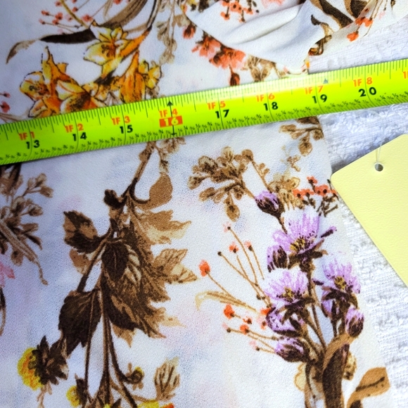 BLOUSE 👚 - Picture 8 of 8